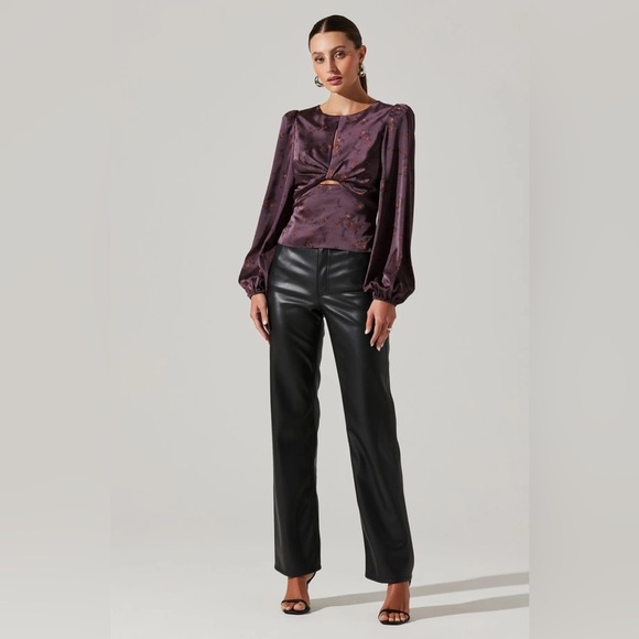 NWT ASTR The Label Bishop Sleeve Twist Floral Top Plum - Picture 4 of 6